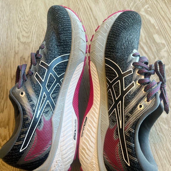 ASICS Women FlyteFoam Sz 6.5 - Picture 2 of 5